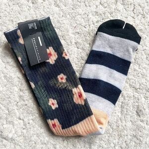 PUBLIC OPINION: Mens New With Tags Hawaiian Striped Tropical Hibiscus Palm Socks